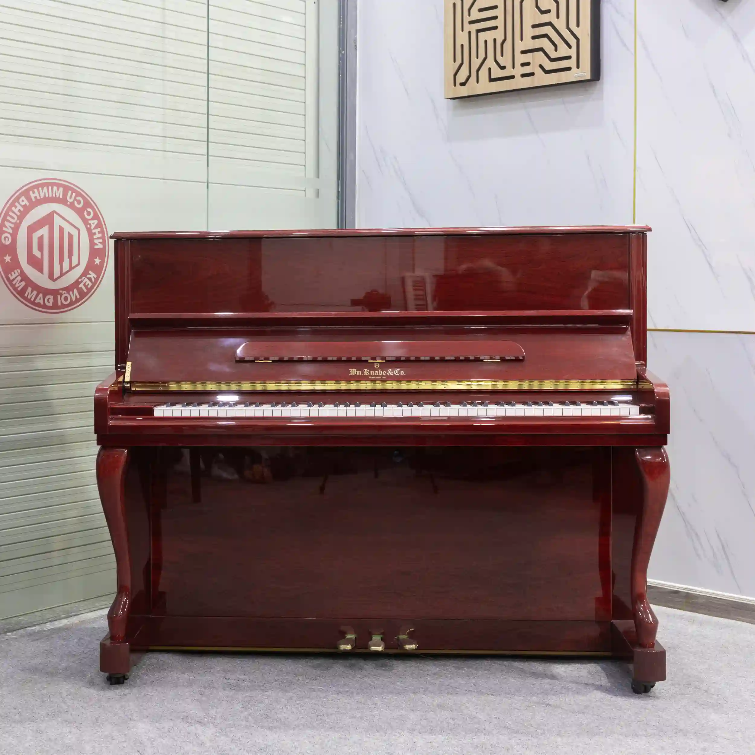 Knabe WMV121FD gỗ gụ bóng với âm thanh tinh tế