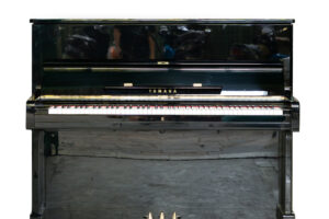 ĐÀN PIANO CƠ YAMAHA U1E POLISHED EBONY