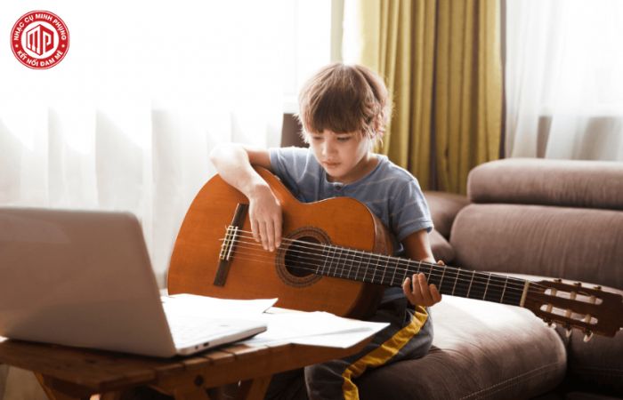 Kinh nghiệm mua đàn guitar cho bé mà các bậc cha mẹ nên biết