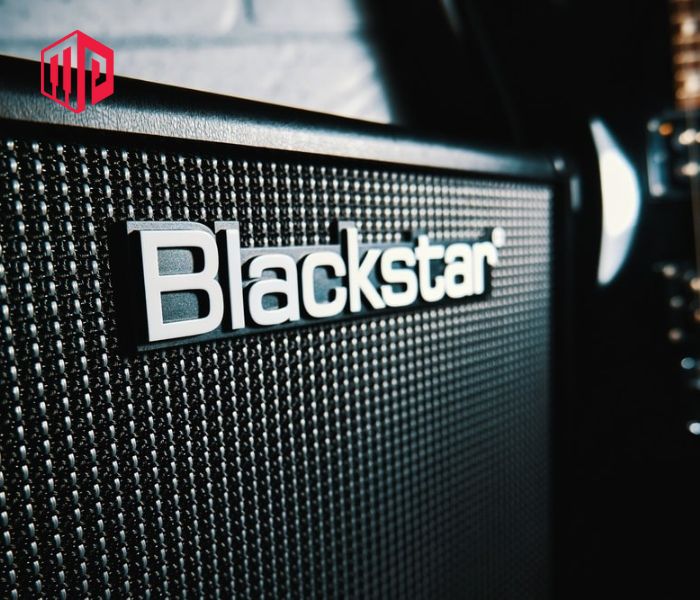 Logo nổi trên Amplifier Blackstar
