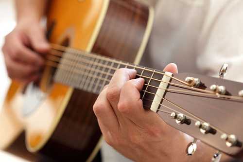 Tổng hợp những bài luyện ngón guitar cơ bản cho người mới bắt đầu
