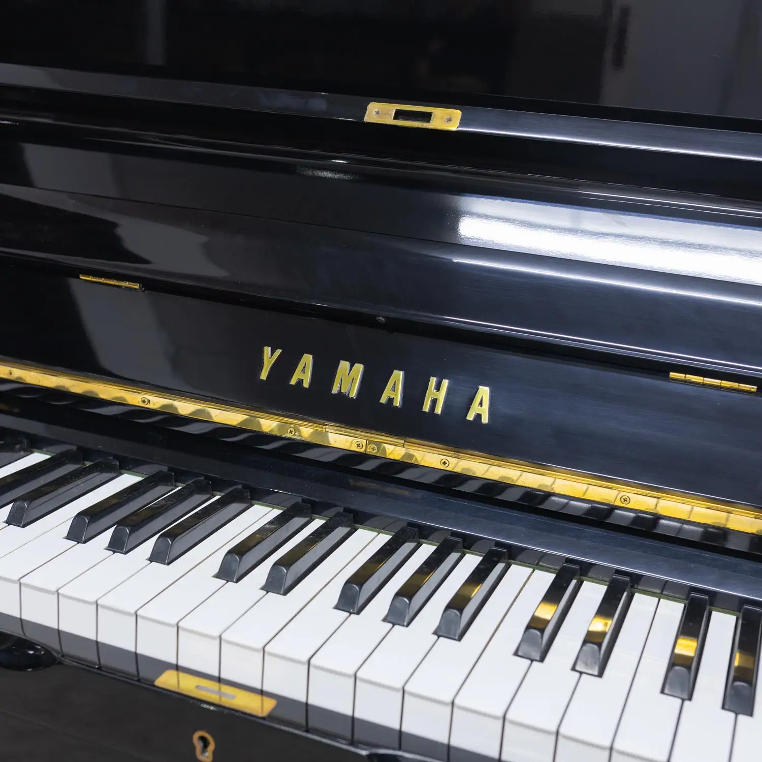 YAMAHA U1G SILENT - Màu sắc đàn