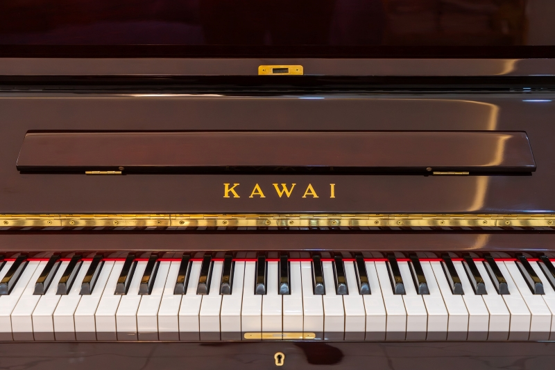 Bàn giao piano cơ Kawai BL61 Mahogany tại Quận 8
