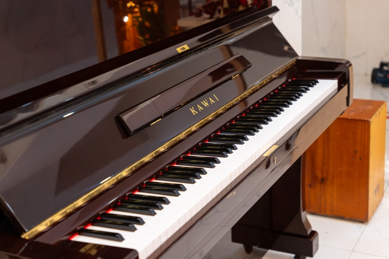 Bàn giao piano cơ Kawai BL61 Mahogany tại Quận 8