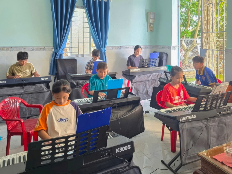 Vì sao các lớp nhạc trên toàn quốc chọn đàn Kurtzman 1