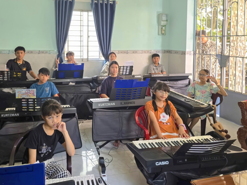 Vì sao các lớp nhạc trên toàn quốc chọn đàn Kurtzman 2