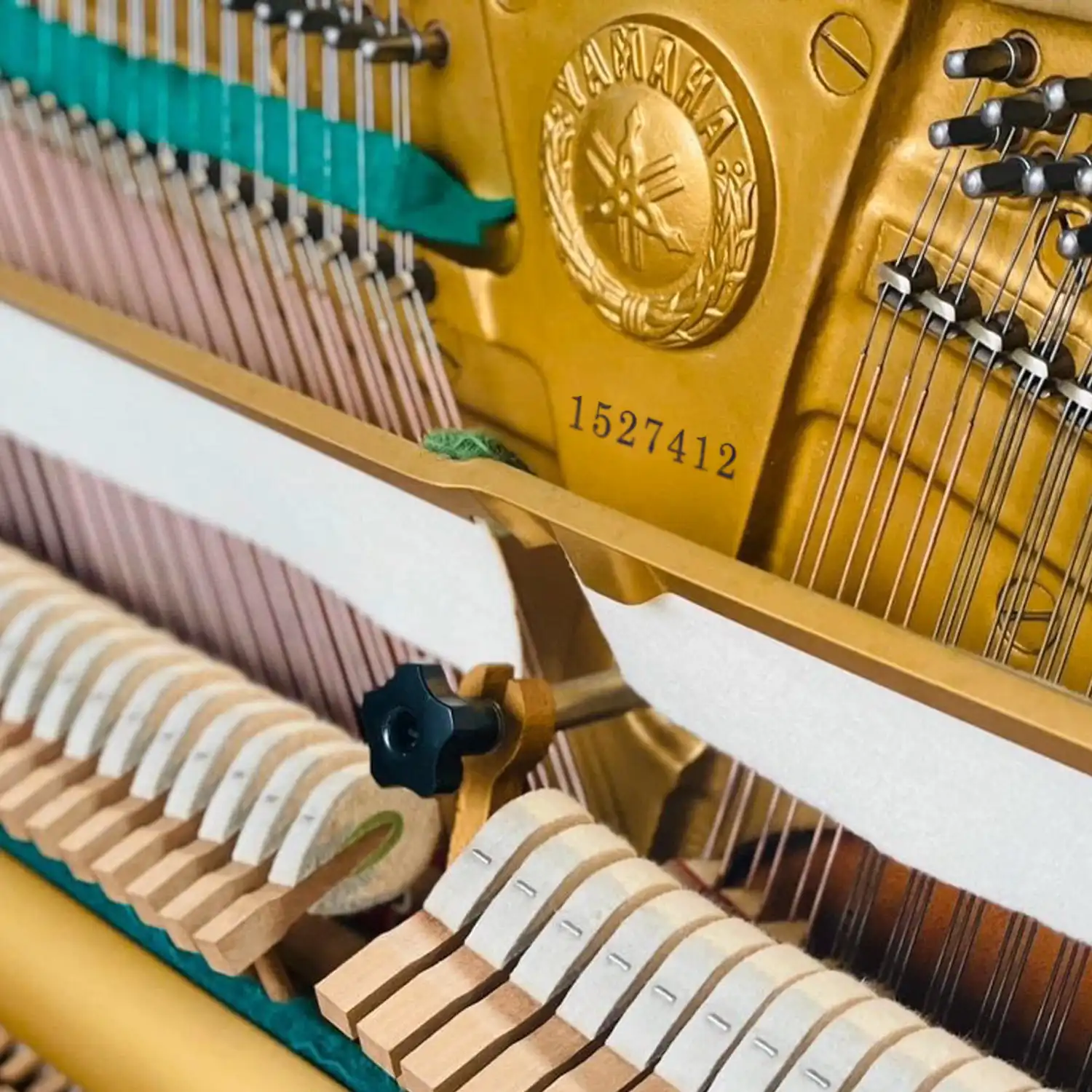 khung và chi tiết bên trong yamaha U7B