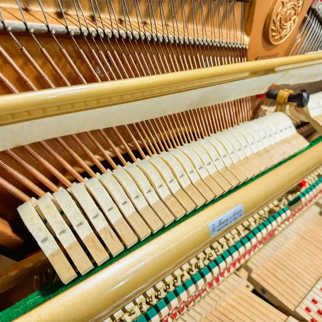 4 đại diện piano cơ Yamaha và Kawai