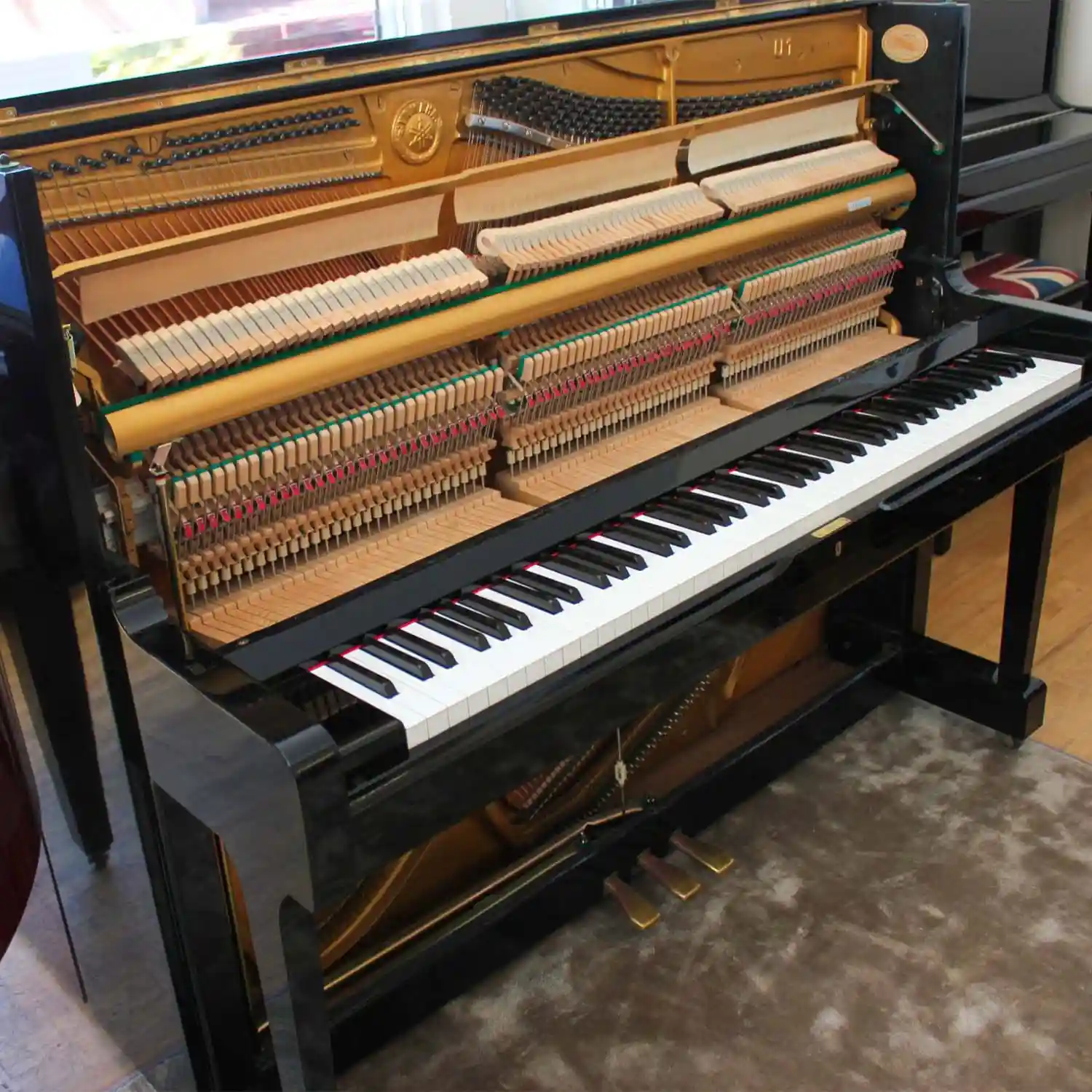 đàn yamaha u1m màu đen