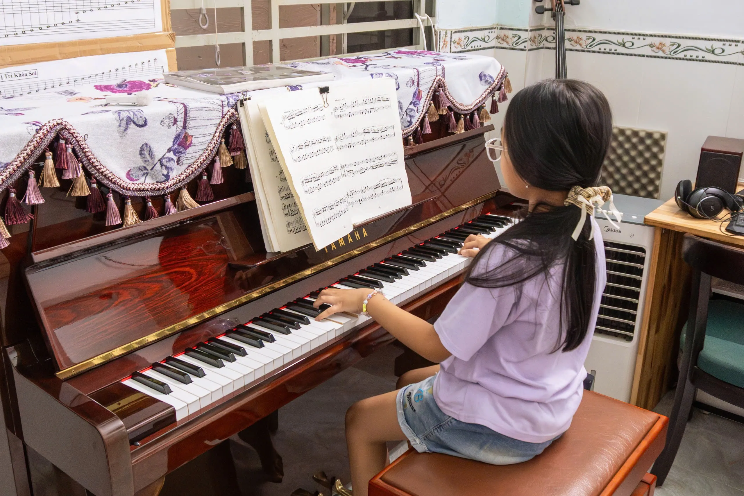Bàn giao piano cơ Yamaha W116SC về Quận 12 - 5