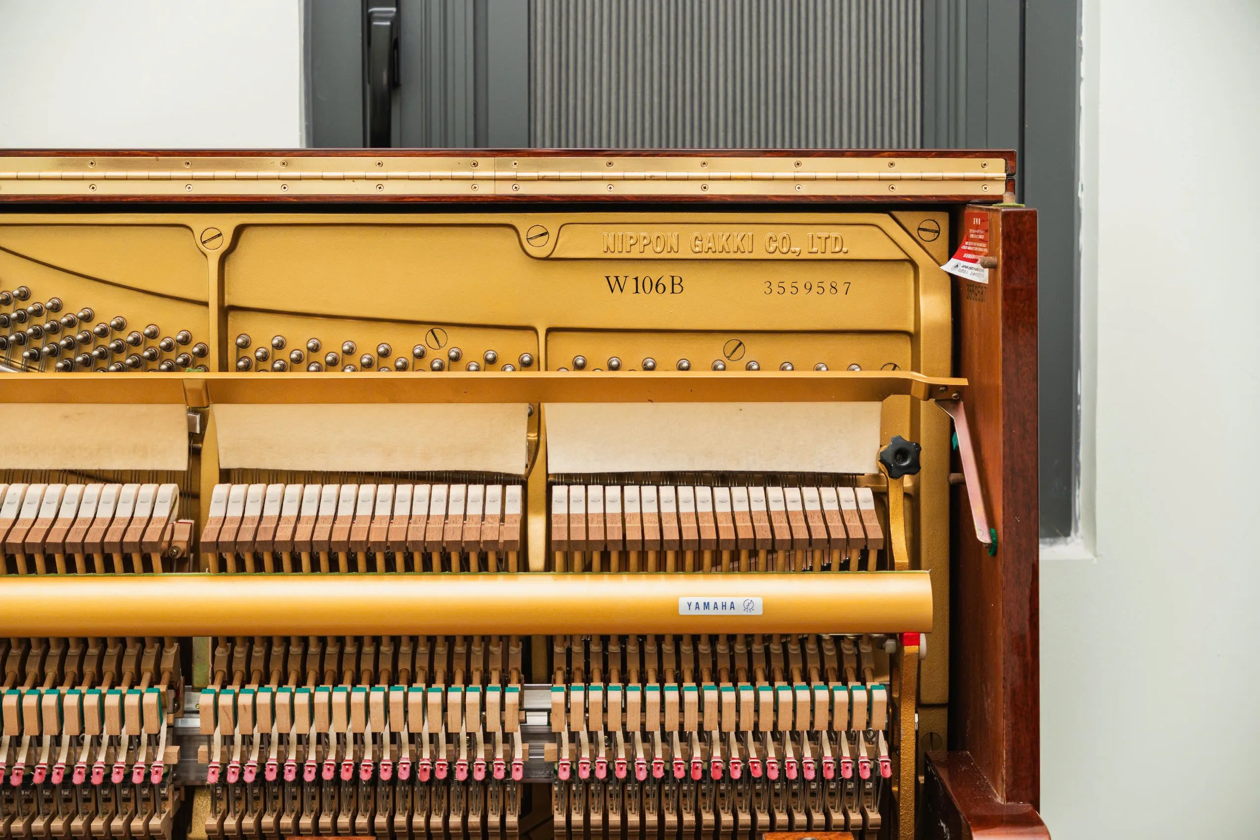 Bàn giao piano cơ Yamaha W106B về Quận 12, TP.HCM - 2