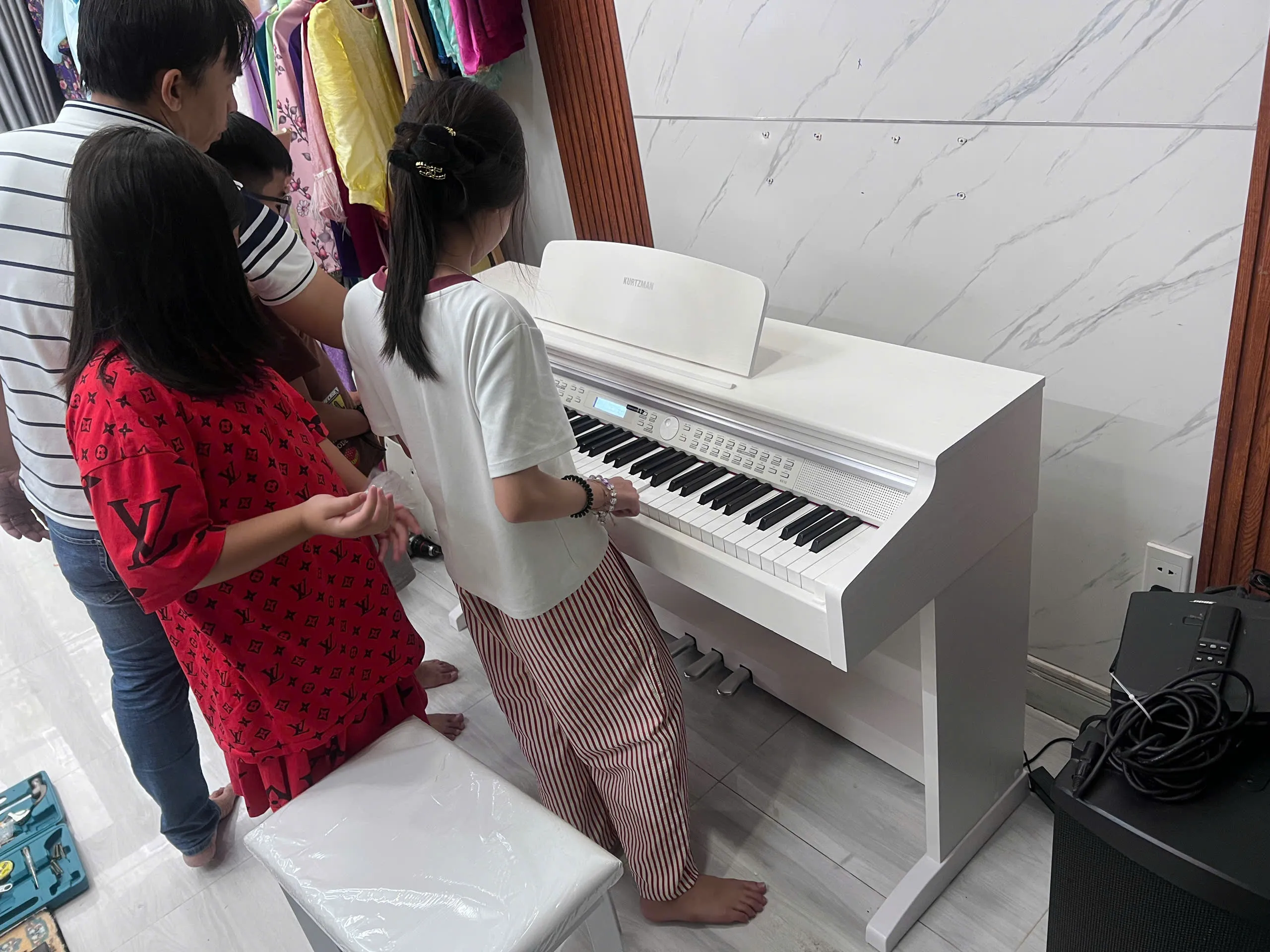 Gia Đình Đầu Tư Piano Điện Kurtzman K610 Cho Bé - 2