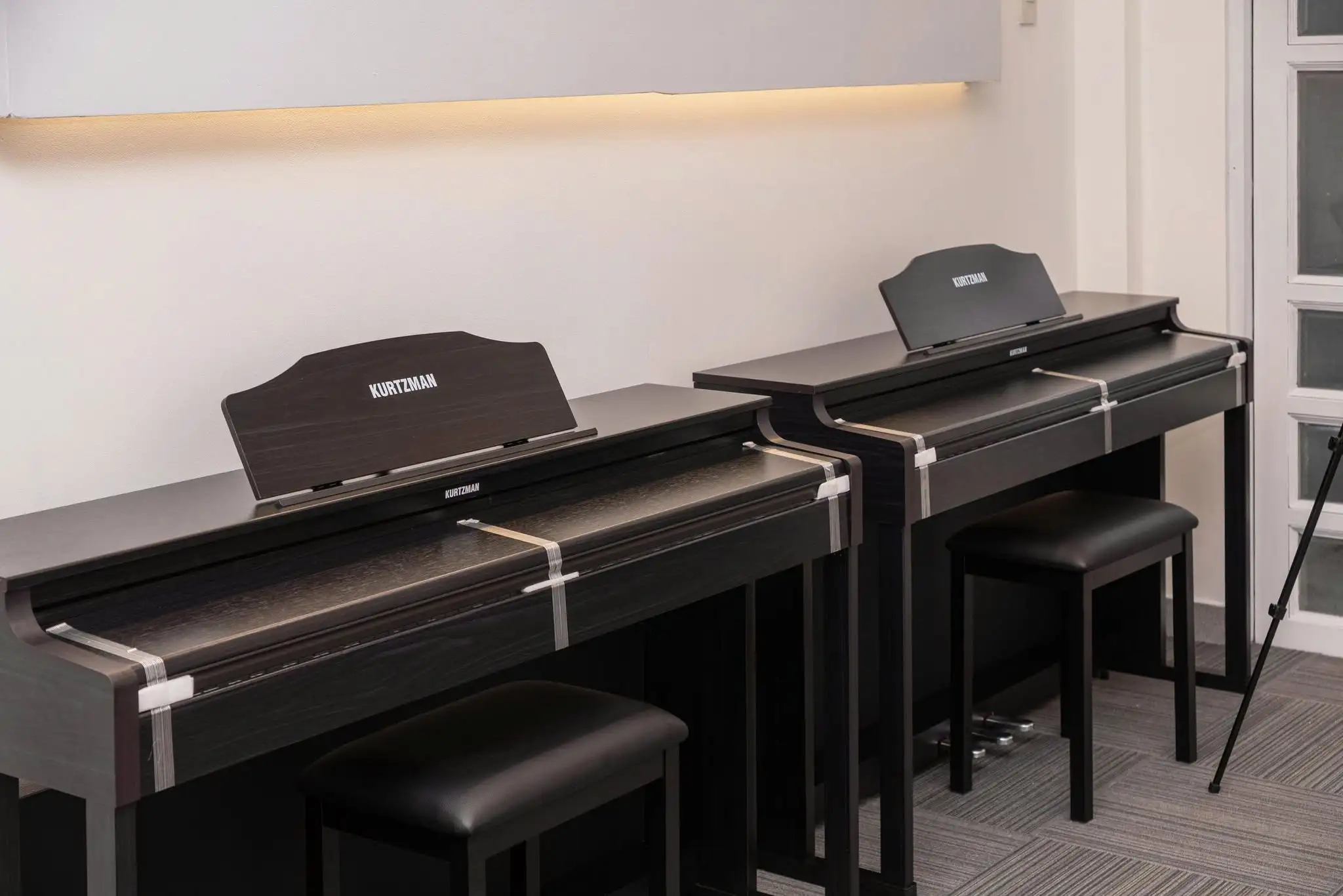bàn giao piano điện Kurtzman KS7S và K610 tại Quận 5